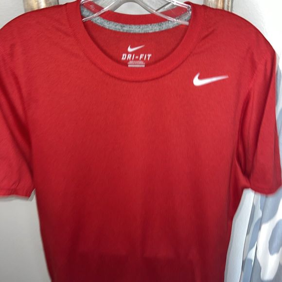 Nike Pro Dri-Fit Red Short Sleeve Fitted Shirt‎ Size S - Picture 2 of 5